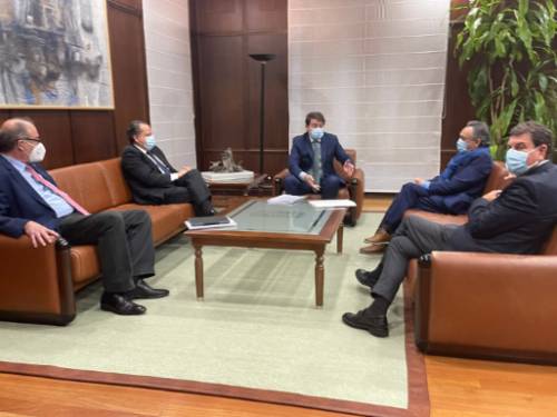 Un momento de la reunión de hoy con el presidente de la Junta